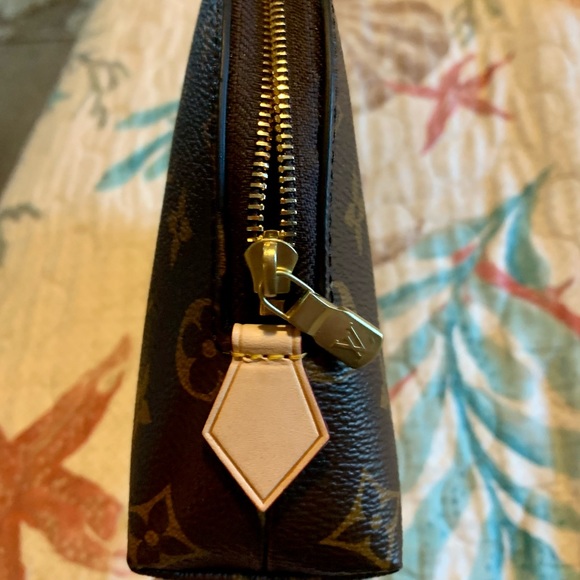 Louis Vuitton Cosmetic Bag GM - Picture 5 of 16